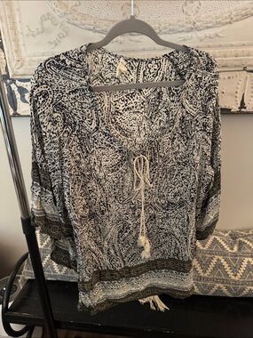 Women's Black & White Paisley Tie-Front Tunic with Olive Border